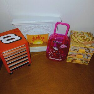 Playscale dollhouse furniture use with Barbie or other fashion dolls